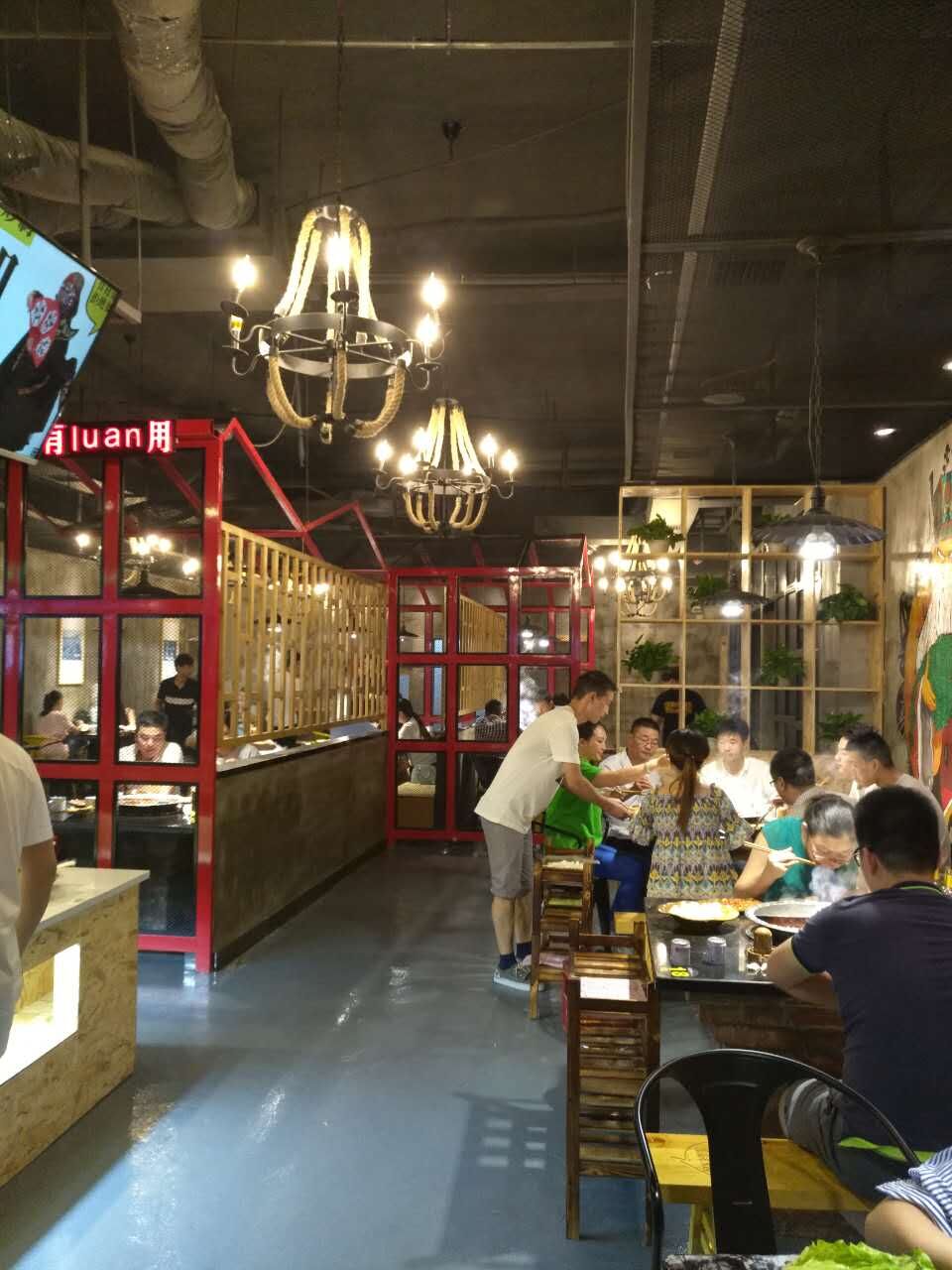 麻辣无情重庆老火锅武汉店室内图02