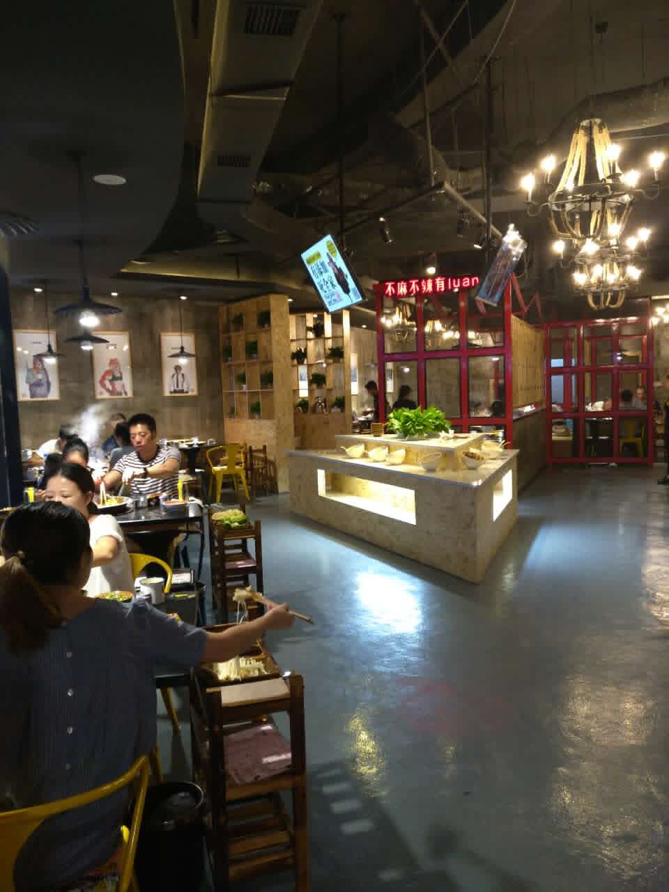 麻辣无情重庆老火锅武汉店室内图03
