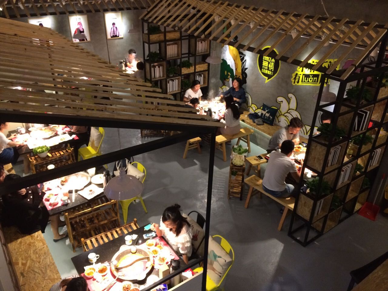 麻辣无情重庆老火锅中山店室内图04
