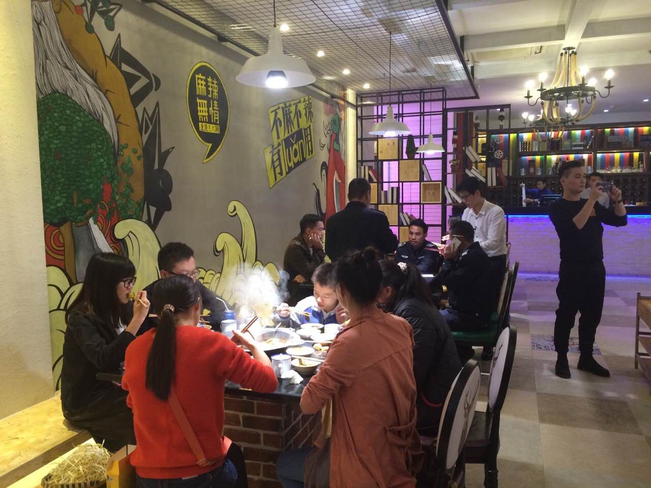 麻辣无情重庆老火锅光明店室内图06